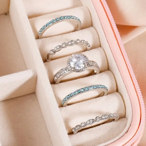 π Five-Piece Stackable Jeweled Ring Set - Versatile Elegance π - Picture 3 of 7